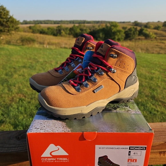 Ozark Trails Women's Size 6.5 Stoneclad Waterproof Leather Hiking Boots - Picture 1 of 12
